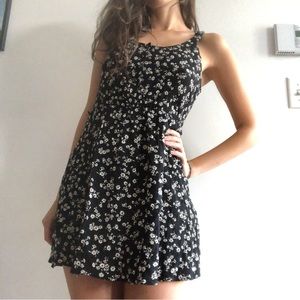 Sleeveless floral dress detail back